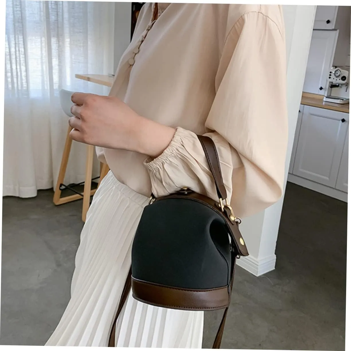 TENDYCOCO Elegant Frosted Grain Women's Tote Bag Purse Lightweight Messenger Bag for Women Stylish Shoulder Bag Rivet Design Daily Use Black